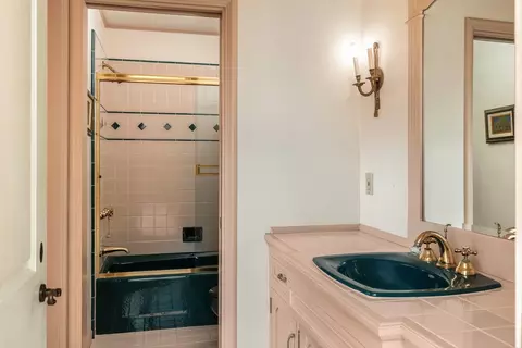 Bath - 1715 Glen Oaks Dr, Montecito, CA 93108 photo 6 of 6