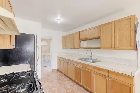 Kitchen - 5184 Rhoads Ave, Santa Barbara, CA 93111 photo 2 of 2