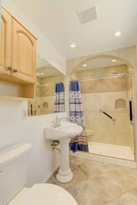 Bath - 5184 Rhoads Ave, Santa Barbara, CA 93111 photo 1 of 2