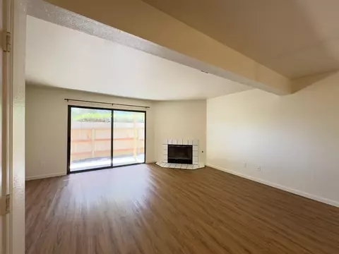 Living - 175 Village Circle Dr, Lompoc, CA 93436 photo 2 of 4