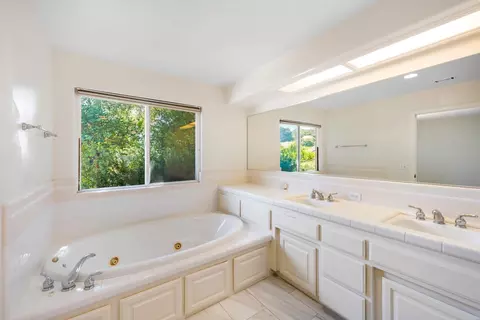Bath - 628 Hillside Dr, Solvang, CA 93463 photo 2 of 3
