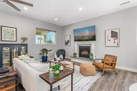 Living - 604 University Dr, Lompoc, CA 93436 photo 2 of 4