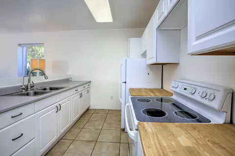 Kitchen - 252 Coronado Dr, Goleta, CA 93117 photo 4 of 4