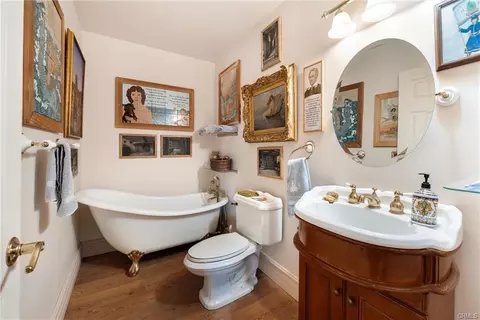 Bath - 6685 El Pomar Dr, Templeton, CA 93465 photo 3 of 3