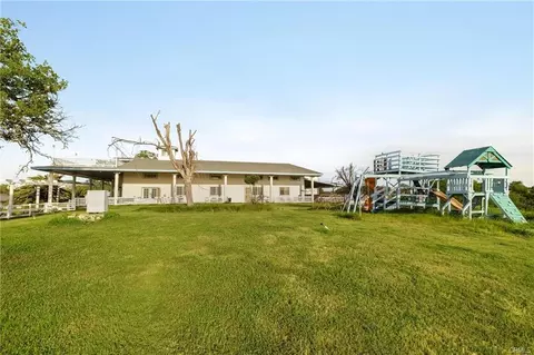 Exterior - 6685 El Pomar Dr, Templeton, CA 93465 photo 3 of 6