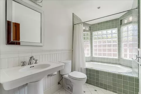 Bath - 2198 Creekside Dr, Solvang, CA 93463 photo 3 of 4