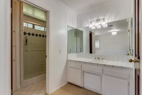 Bath - 2198 Creekside Dr, Solvang, CA 93463 photo 2 of 4