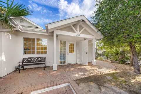 1204 San Andres St, Santa Barbara, CA 93101