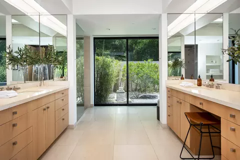 Bath - 1130 E Mountain Dr, Montecito, CA 93108 photo 1 of 3