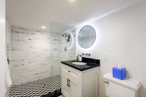 Bath - 145 Butterfly Ln, Montecito, CA 93108 photo 4 of 5