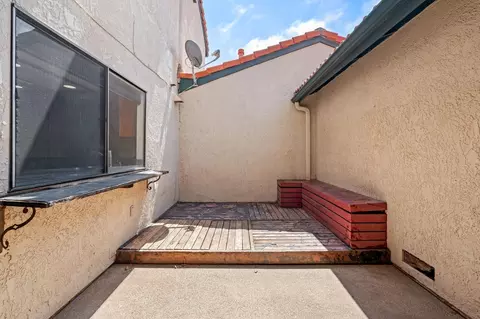 Exterior - 2454 Manzanita Dr, Oxnard, CA 93033 photo 4 of 13