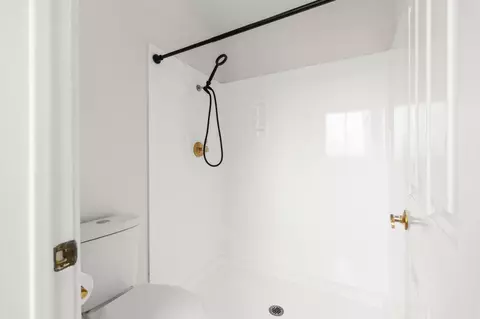 Bath - 2454 Manzanita Dr, Oxnard, CA 93033 photo 4 of 5