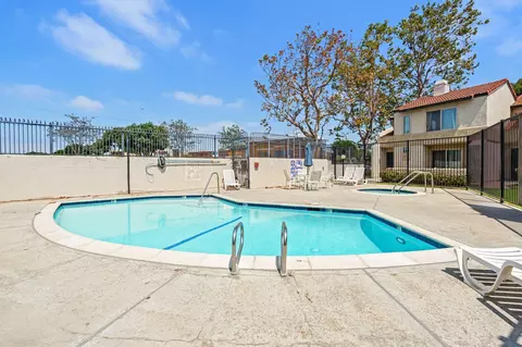Exterior - 2454 Manzanita Dr, Oxnard, CA 93033 photo 9 of 13