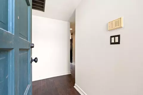 Entry Way - 2454 Manzanita Dr, Oxnard, CA 93033 photo 1 of 3
