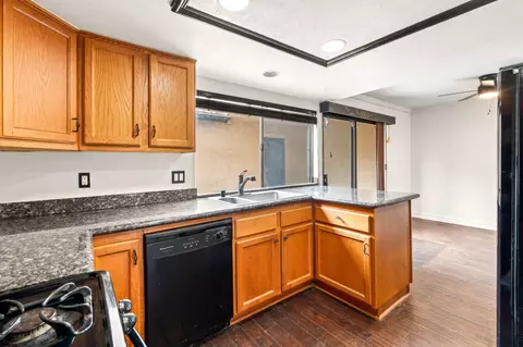 Kitchen - 2454 Manzanita Dr, Oxnard, CA 93033 photo 3 of 3