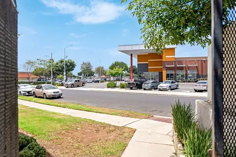 Exterior - 2454 Manzanita Dr, Oxnard, CA 93033 photo 11 of 13
