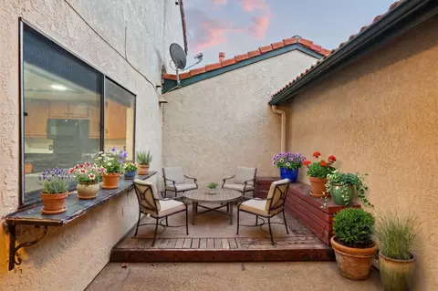 Exterior - 2454 Manzanita Dr, Oxnard, CA 93033 photo 2 of 13