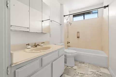 Bath - 2454 Manzanita Dr, Oxnard, CA 93033 photo 5 of 5