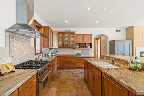 Kitchen - 49 Alto Dr, Oak View, CA 93022 photo 2 of 4