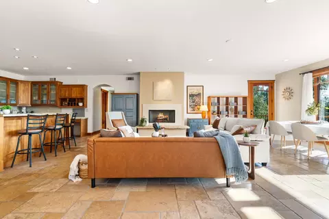 Living - 49 Alto Dr, Oak View, CA 93022 photo 4 of 7