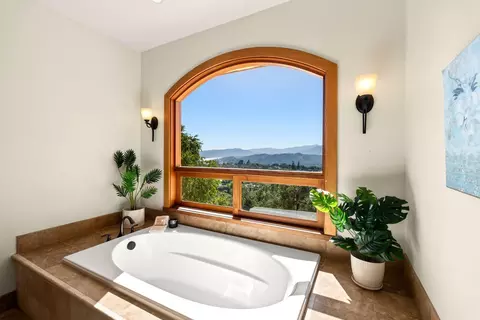 Bath - 49 Alto Dr, Oak View, CA 93022 photo 2 of 10