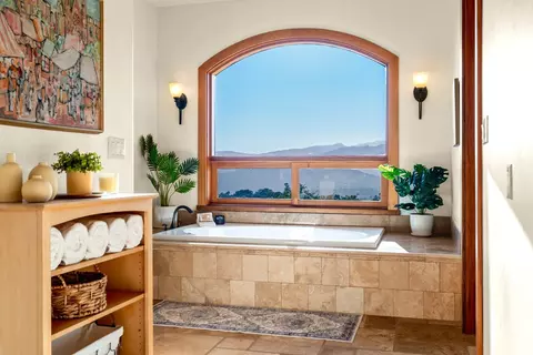 Bath - 49 Alto Dr, Oak View, CA 93022 photo 1 of 10