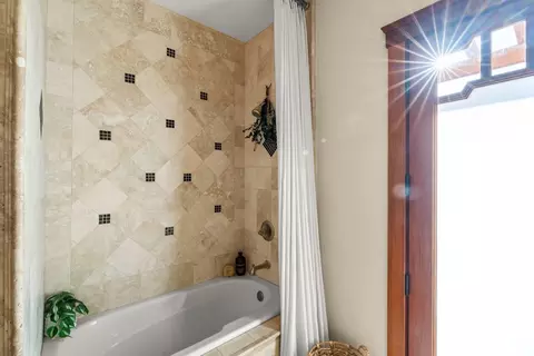 Bath - 49 Alto Dr, Oak View, CA 93022 photo 7 of 10