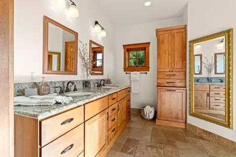 Bath - 49 Alto Dr, Oak View, CA 93022 photo 5 of 10