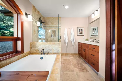 Bath - 49 Alto Dr, Oak View, CA 93022 photo 9 of 10