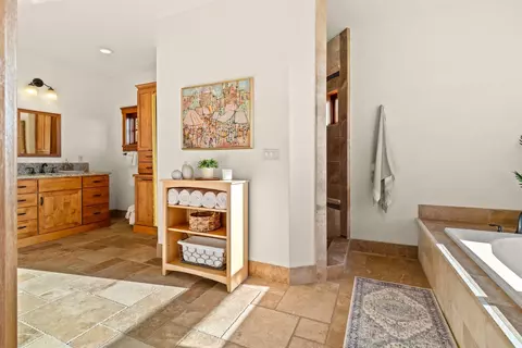 Bath - 49 Alto Dr, Oak View, CA 93022 photo 4 of 10