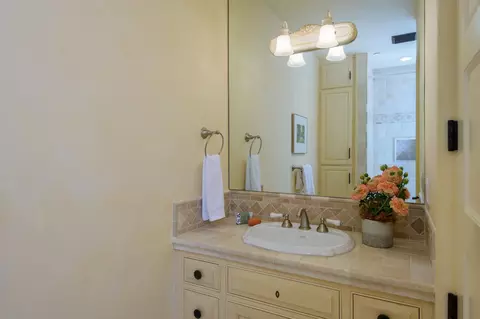 Bath - 802 W Park Ln, Montecito, CA 93108 photo 4 of 6