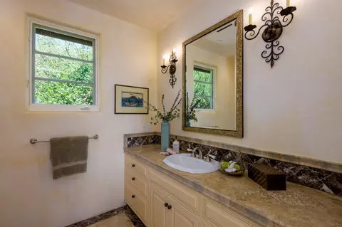 Bath - 802 W Park Ln, Montecito, CA 93108 photo 3 of 6