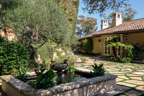 Exterior - 802 W Park Ln, Montecito, CA 93108 photo 7 of 10