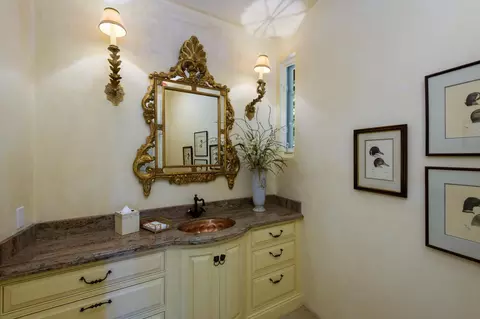 Bath - 802 W Park Ln, Montecito, CA 93108 photo 5 of 6