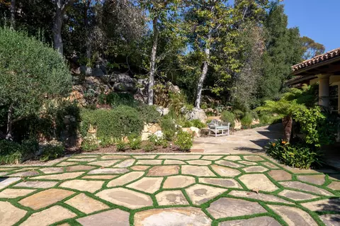 Exterior - 802 W Park Ln, Montecito, CA 93108 photo 6 of 10