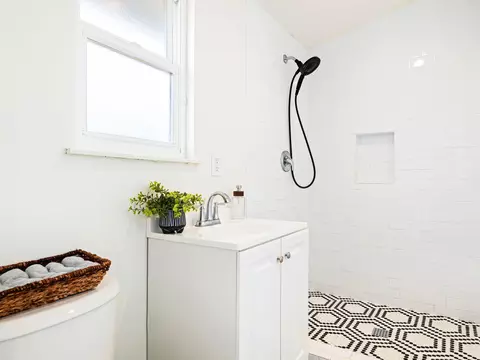 Bath - 3660 Rucker Rd, Lompoc, CA 93436 photo 1 of 3