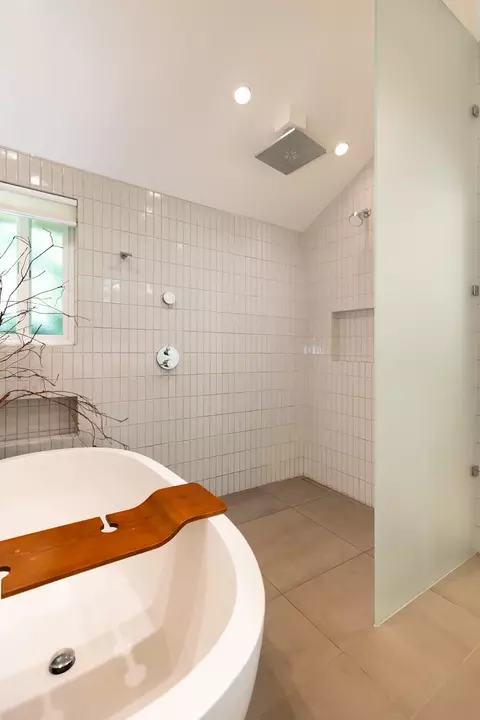 Bath - 418 Seaview Rd, Montecito, CA 93108 photo 2 of 3
