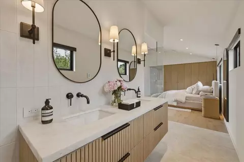 Bath - 3211 Padaro Ln, Carpinteria, CA 93013 photo 3 of 4