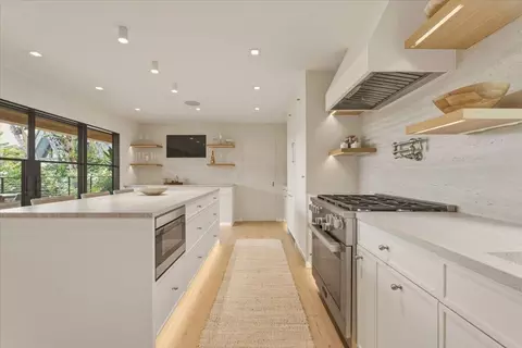 Kitchen - 3211 Padaro Ln, Carpinteria, CA 93013 photo 2 of 4