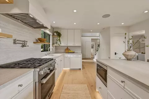 Kitchen - 3211 Padaro Ln, Carpinteria, CA 93013 photo 3 of 4