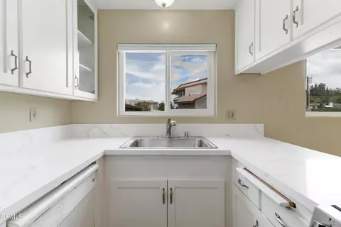 1690 E Hillcrest Dr, Thousand Oaks, CA 91362 photo 10