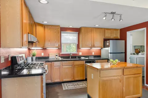 Kitchen - 259 Prospect St, Oak View, CA 93022 photo 3 of 3