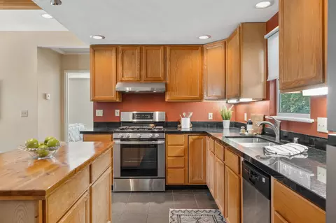 Kitchen - 259 Prospect St, Oak View, CA 93022 photo 2 of 3