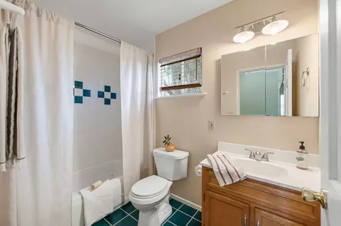 Bath - 259 Prospect St, Oak View, CA 93022 photo 2 of 2