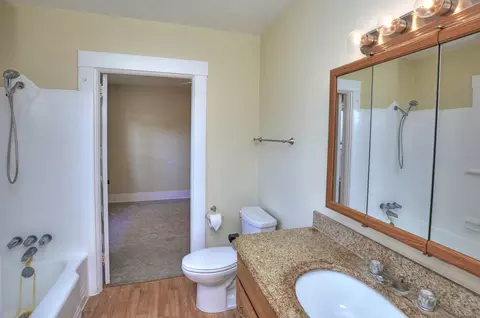 Bath - 4869 Carpinteria Ave, Carpinteria, CA 93013 photo 1 of 3