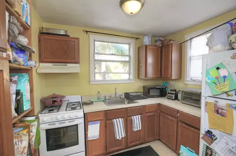 Kitchen - 4869 Carpinteria Ave, Carpinteria, CA 93013 photo 2 of 3