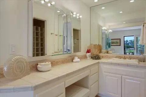 Bath - 3375 Foothill Rd #1112, Carpinteria, CA 93013 photo 3 of 3
