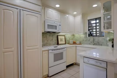 Kitchen - 3375 Foothill Rd #1112, Carpinteria, CA 93013 photo 1 of 3