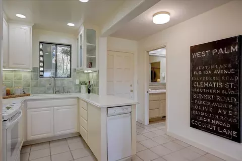 Kitchen - 3375 Foothill Rd #1112, Carpinteria, CA 93013 photo 2 of 3
