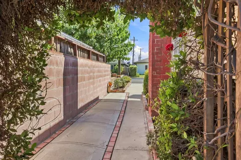 Exterior - 823 W Roderick Ave, Oxnard, CA 93030 photo 7 of 8